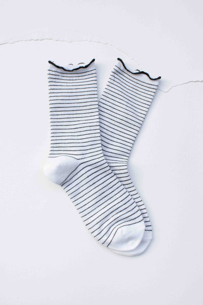 Tiepology - Fine Stripe Ruffle Crew Socks: Charcoal