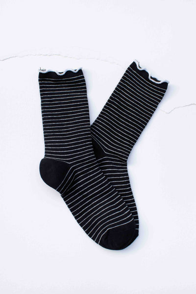 Tiepology - Fine Stripe Ruffle Crew Socks: Charcoal