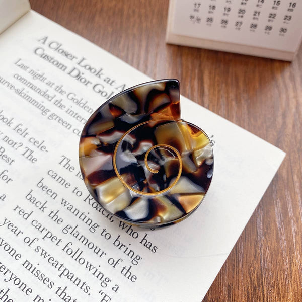 Cora Round Seashell Claw Clip