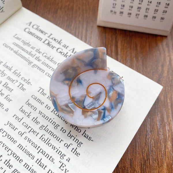Cora Round Seashell Claw Clip