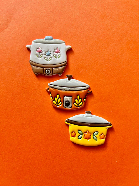 Dainty Comet - Handmade Retro Crock Pot Magnets: White crock pot
