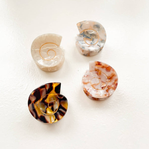Cora Round Seashell Claw Clip
