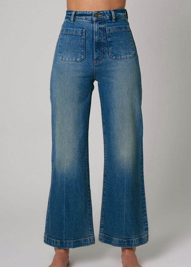 Rossiyalik teleboshlovchilarning mushuklari fosh etilayotgan suratlar Topiqlardagi jinsiy oyoqlar fetiş