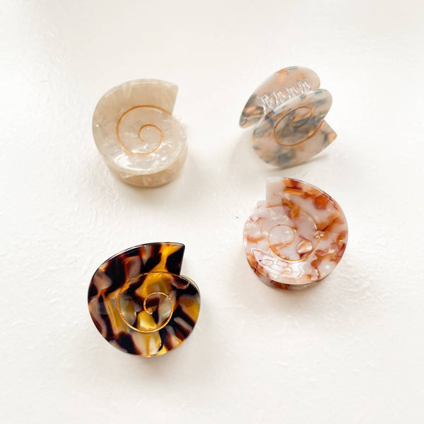 Cora Round Seashell Claw Clip