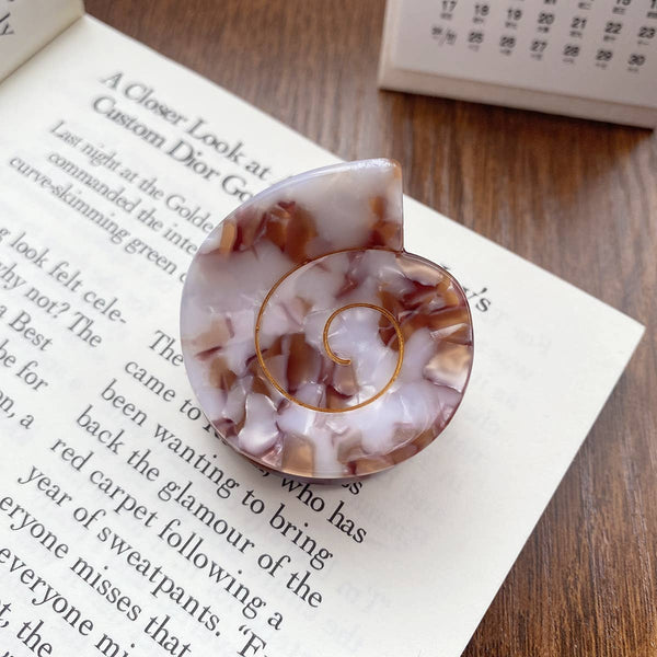 Cora Round Seashell Claw Clip